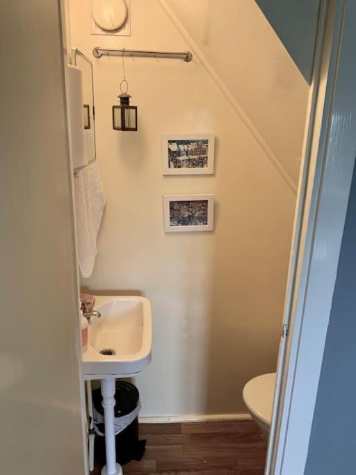 Egen Stuga Och Vedeldad Bastu Linghed Bagian luar foto