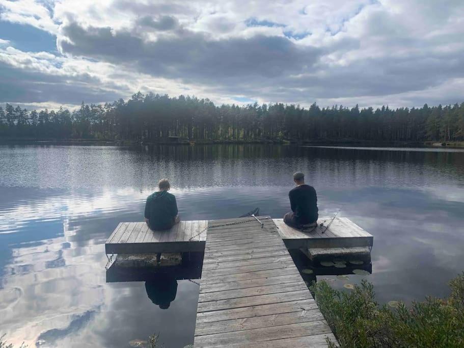 Egen Stuga Och Vedeldad Bastu Linghed Bagian luar foto